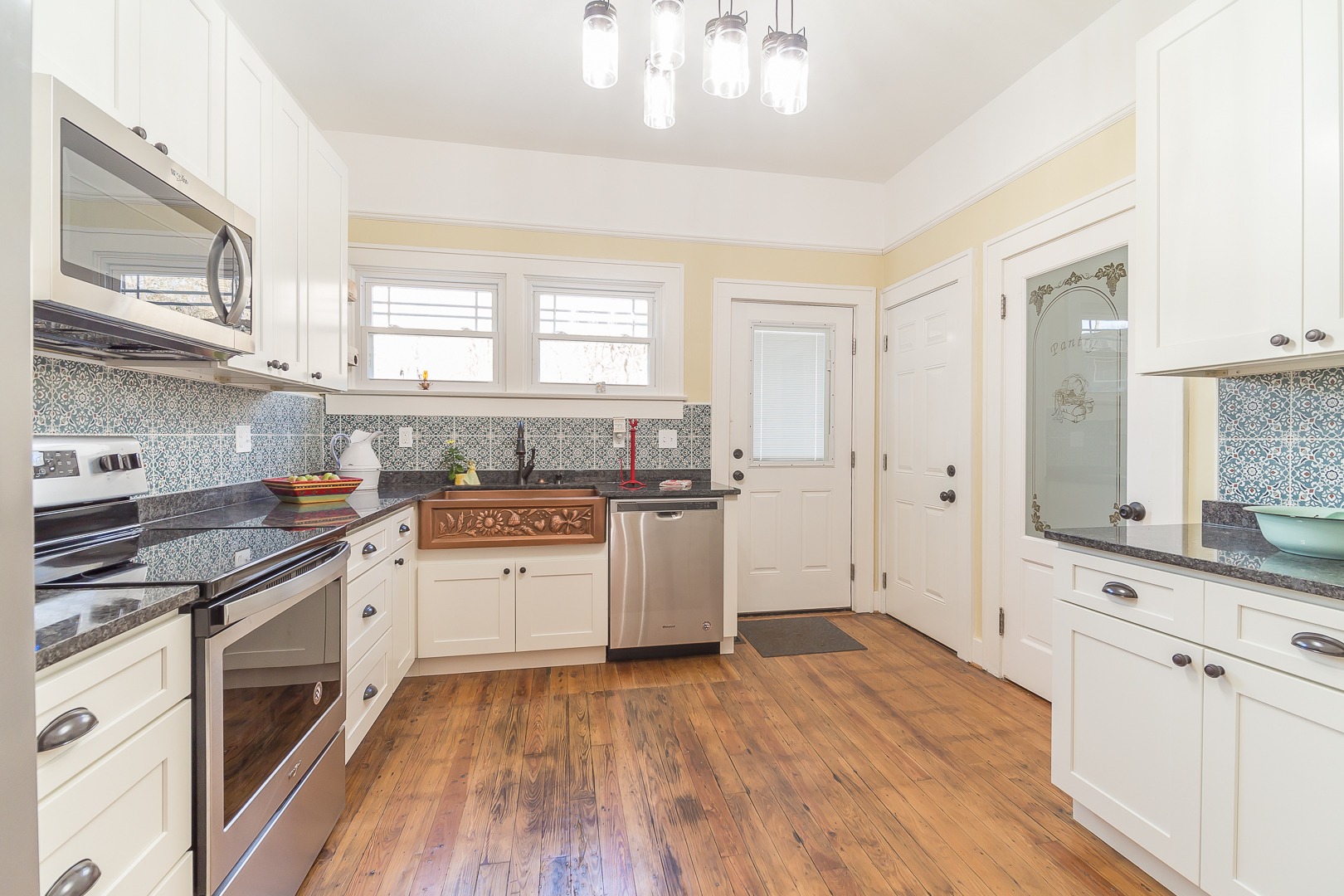 2353 Peachtree Street custom kitchen and pantry