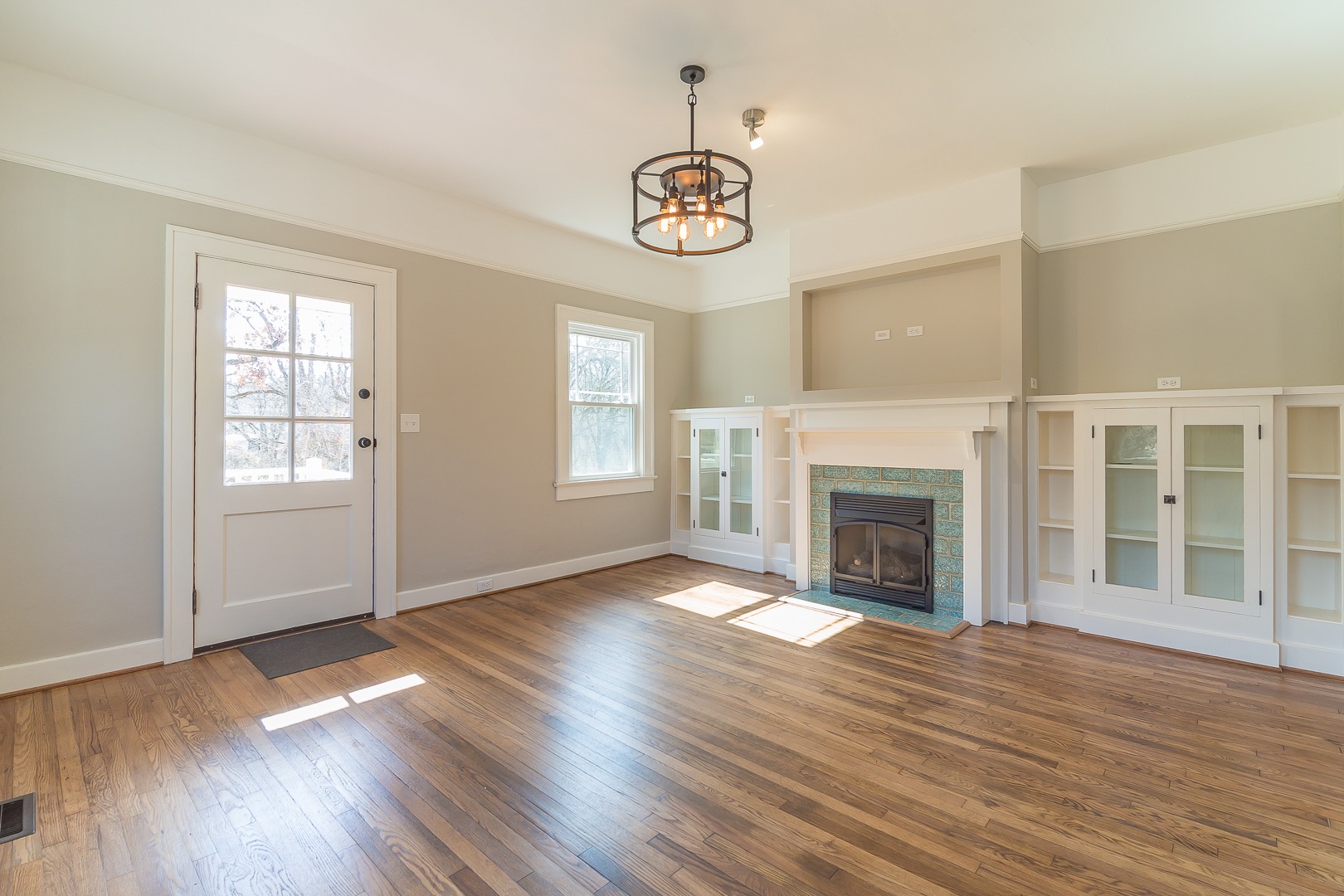 2353 Peachtree Street living room and built-ins